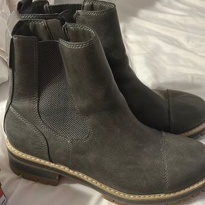 Grey boots. Size 11